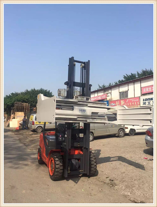 Forklift bale clamps